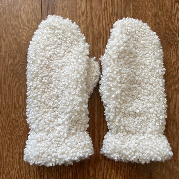 Love & lore winter gloves - Picture 1 of 3